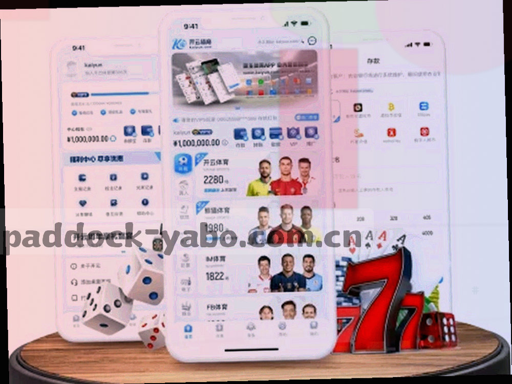 打印稿与批注笔迹铺在桌面上的特写，文字内容不可辨读